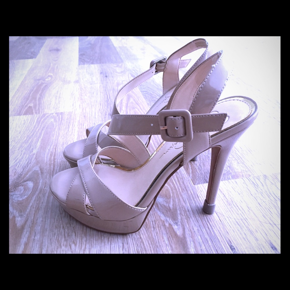 Jessica Simpson nude sandal